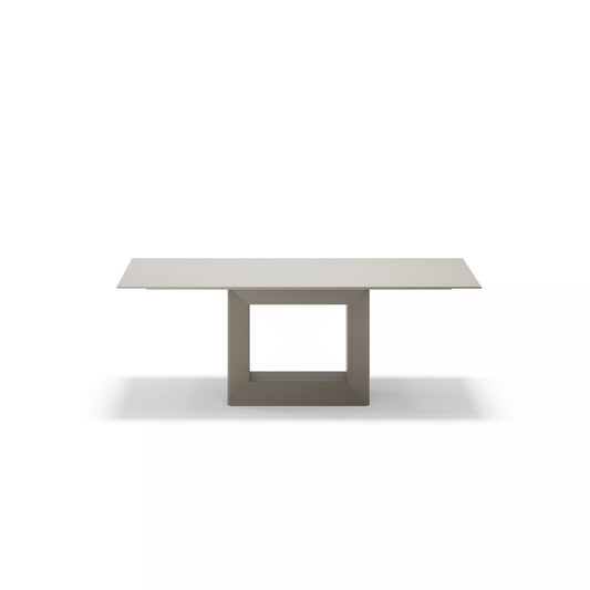 VELA DINING TABLE image 1