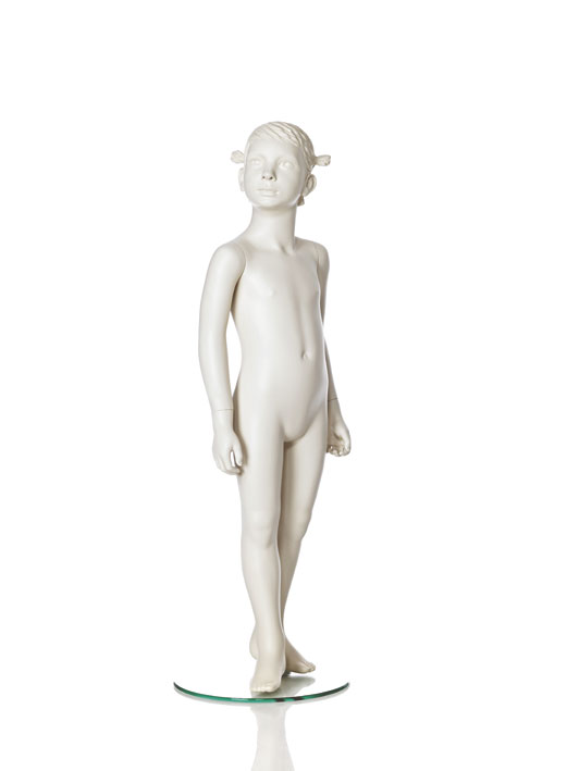 Child mannequin – looking to the right