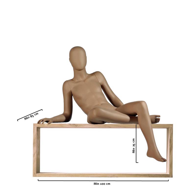 Child mannequin sitting. FRESH KIDS. Hindsgaul