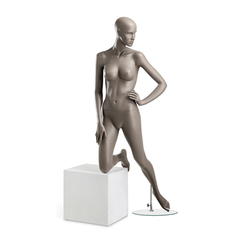 Female mannequin from Hindsgaul® kneeling on right leg. COY is a semi-faceless, female mannequin series with 9 poses reflecting a confident and feminine attitude.